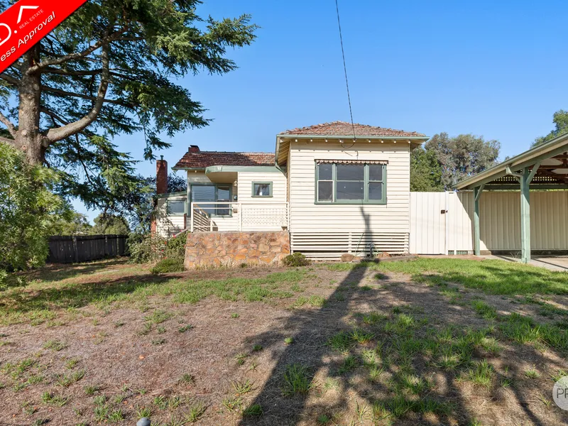 Neat 2 bedroom home in hospital precinct location.