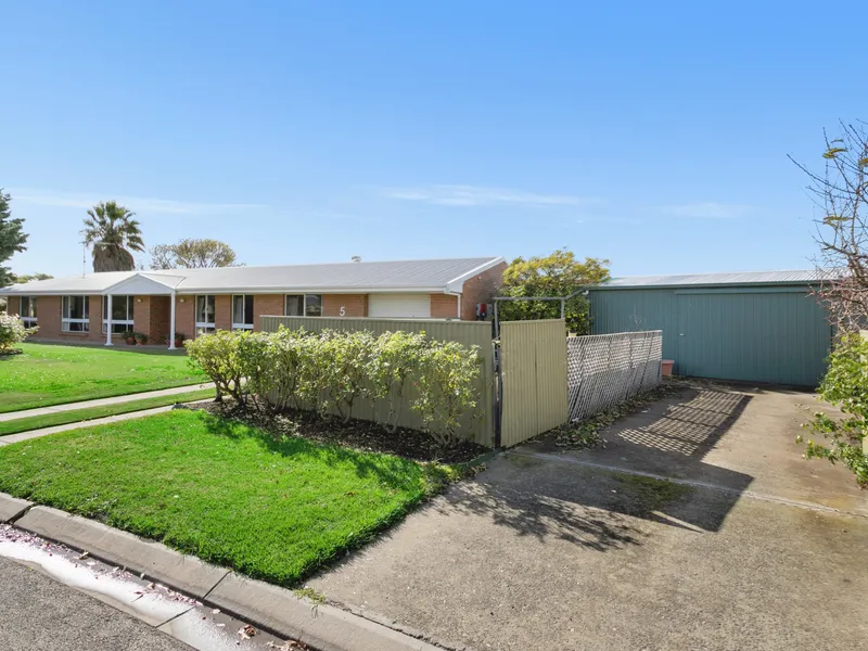 Family or retirement home in the dress circle.