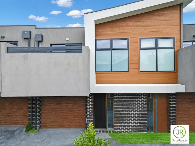 Modern Double Storey Townhouse In Central Dandenong