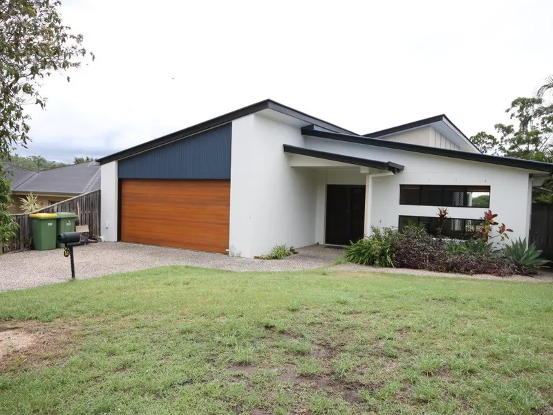 4 Large Bedrooms - Pool - Ducted Air-Con