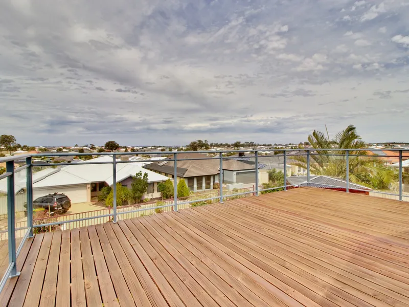 Don Russell Home, Upstairs balcony & views.