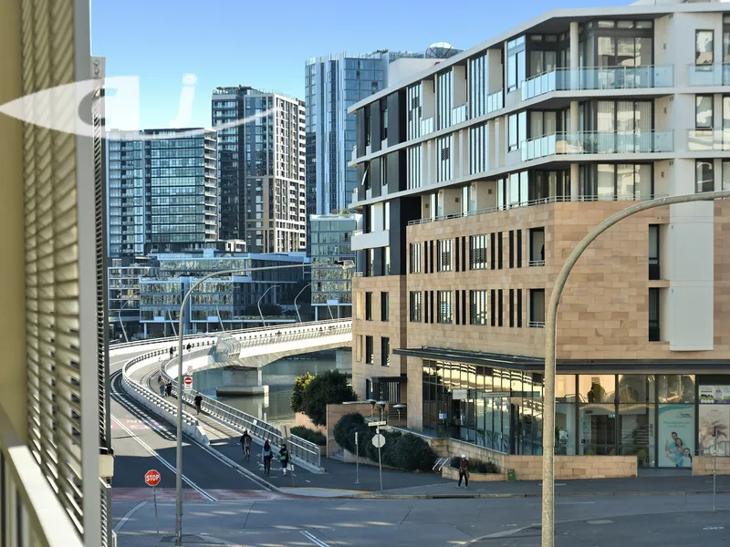 NORTH FACING | NEW TIMBER FLOOR