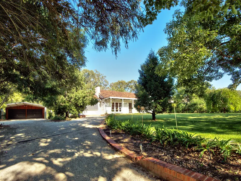 Spectacular House Setting On 1600m