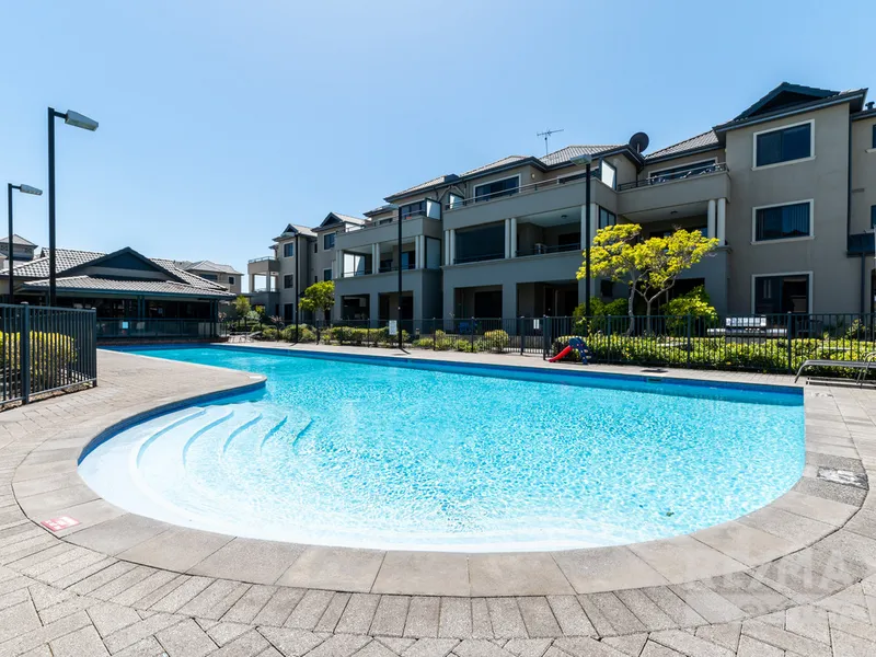 EXECUTIVE RESIDENCE IN RESORT SETTING!