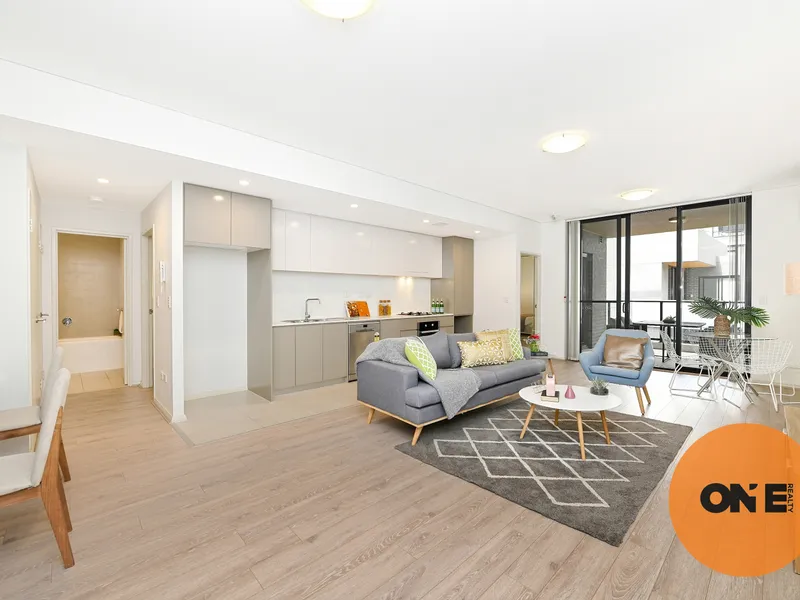 STUNNING RENOVATED NEAR NEW APT