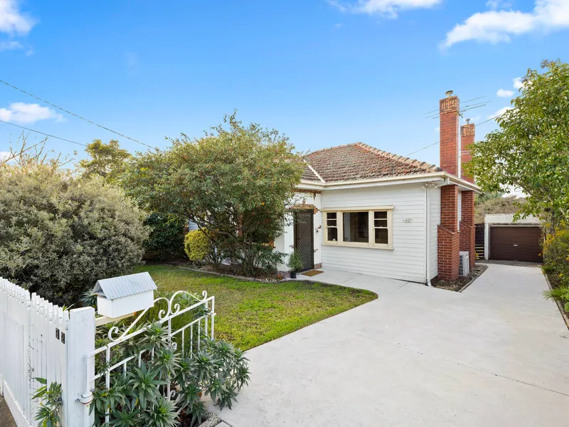 Smart Deco at a High-Achieving Address