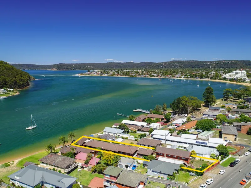 ABSOLUTE BEACHFRONT - ETTALONG'S BEST