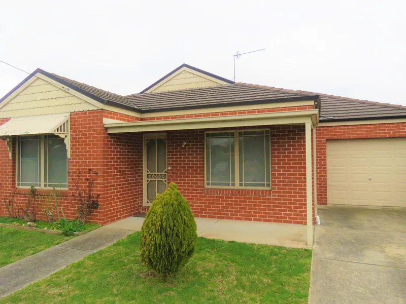 Quiet Unit in Wendouree, With Gas Central Heating and Split System