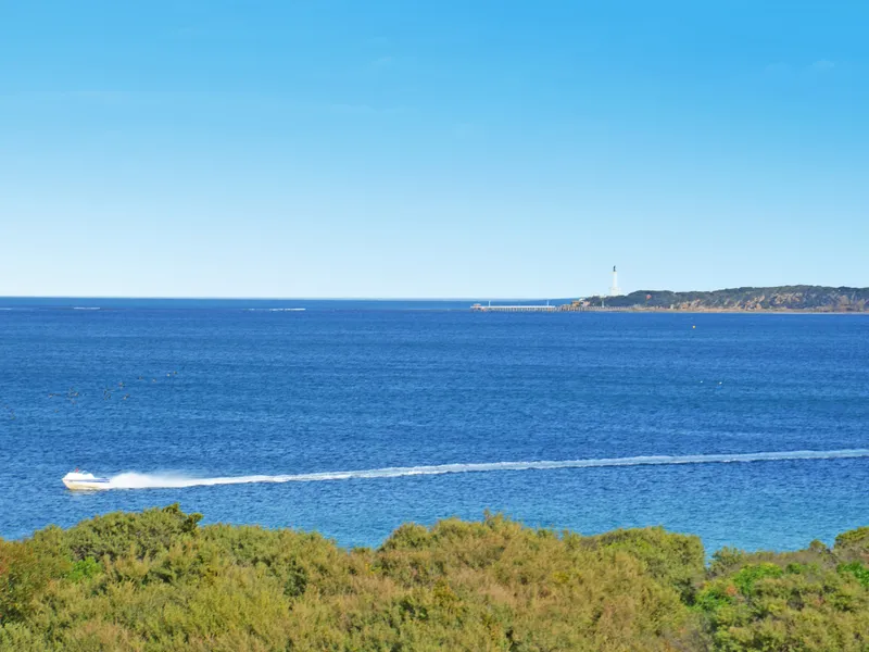 QUALITY, CLASS, POSITION AND BAY VIEWS