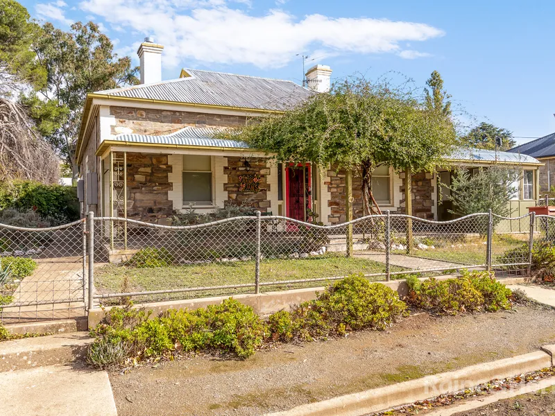 Magnificent Bluestone Residence to Rent!