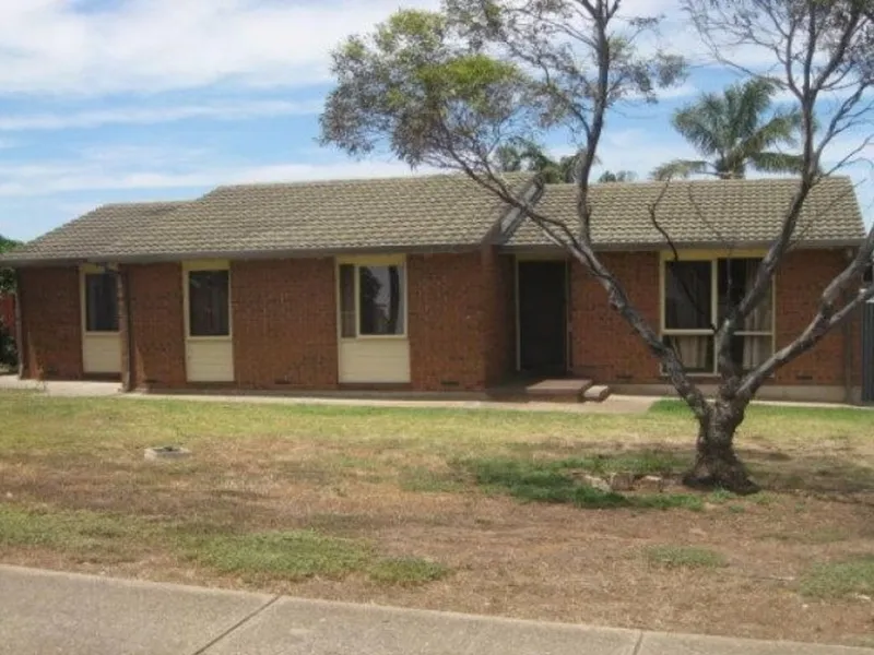 THREE BEDROOM PROPERTY IN CONVENIENT LOCATION