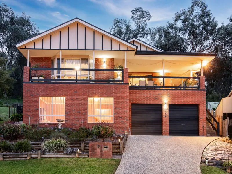 Quality Family Home & Entertainer - Elevated Greenbelt Location