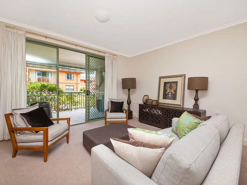 Centrally positioned retirement unit with level access throughout