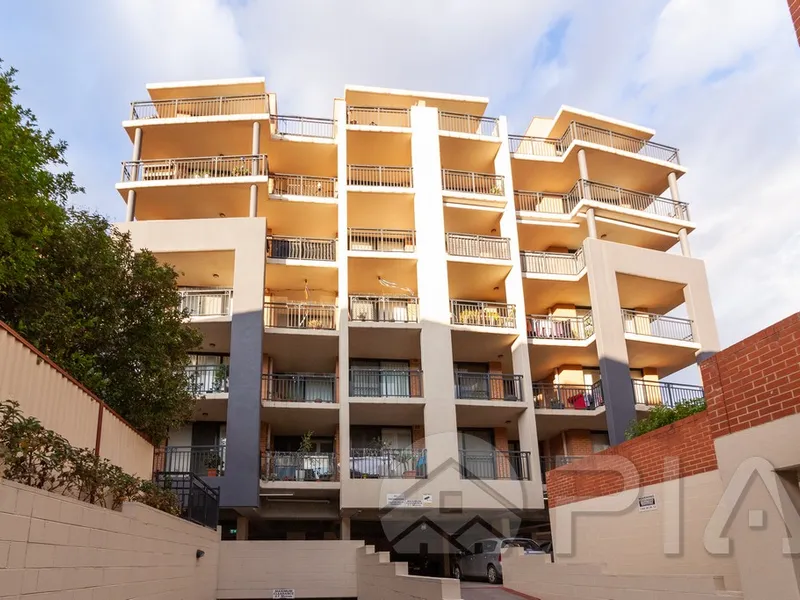 Park Side living 2 Bedroom Apartment Available Now!