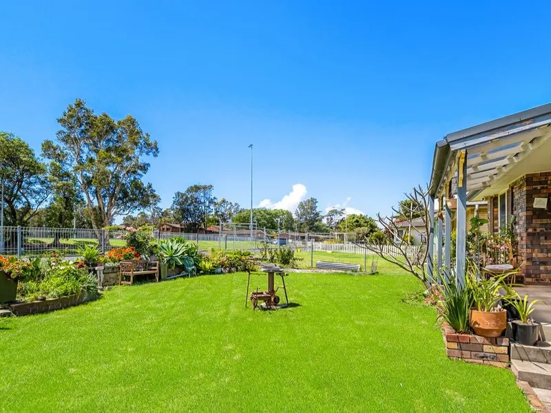 DELIGHTFUL HOME IN BEACH SIDE SUBURB