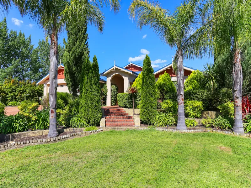 HEAVEN ON THE EDGE OF TOWN!