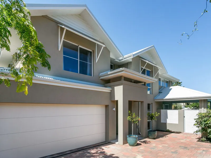 FAMILY OR DOWNSIZER PERFECTION! - LOW MAINTENANCE LEAFY SURROUNDINGS!