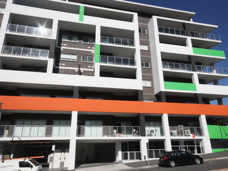 Near New 1 Bedroom Unit With Massive Living Area