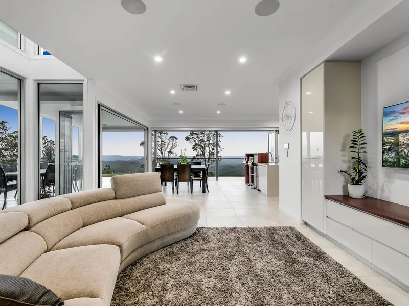 An Escarpment Showpiece – The View Is Breathtaking