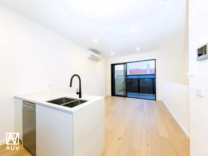 Brand New Modern Living: 2-Bedroom Townhouse in Footscray