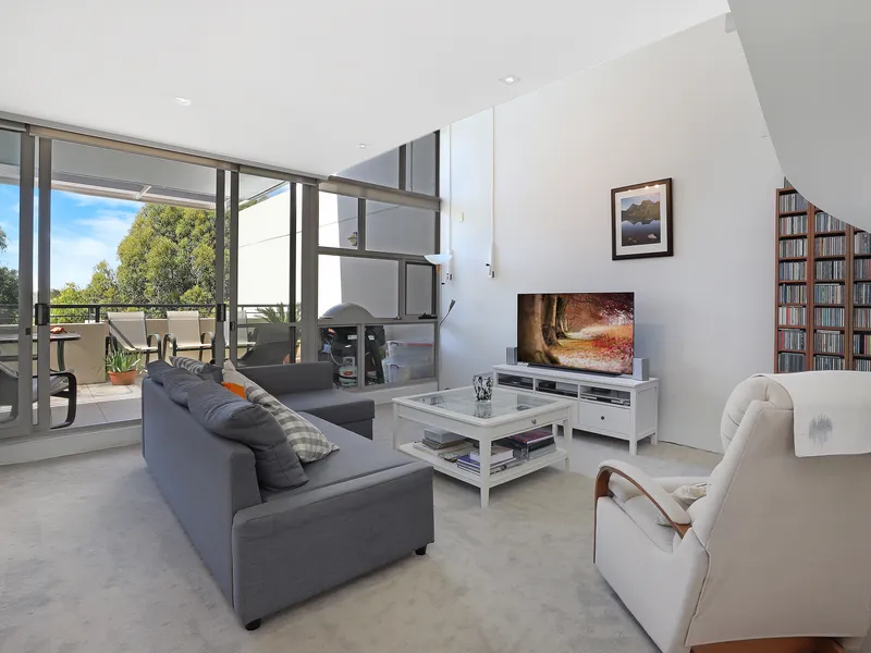 Spacious Stylish 3 Bedrooms Penthouse Unit 