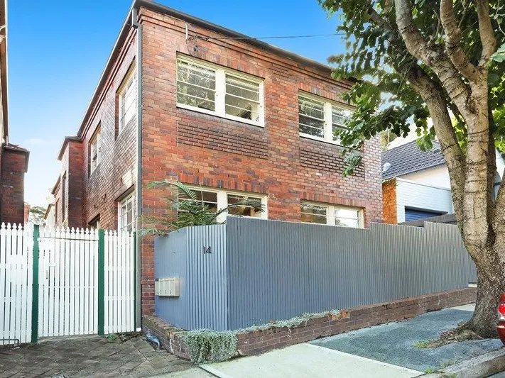 Stunning Art Deco Apartment Inspect: Tuesday 13th September at 5.30pm-5.50pm