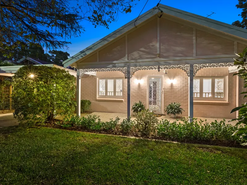 Period beauty in a picturesque setting steps to the station