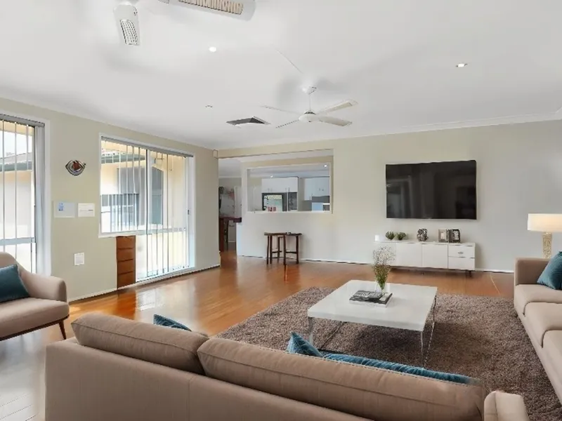 Spacious Family Haven in the Matthew Pearce Public School Catchment