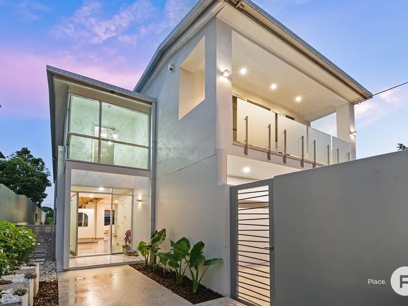 Elegant, Parkside family home in heart of Bulimba