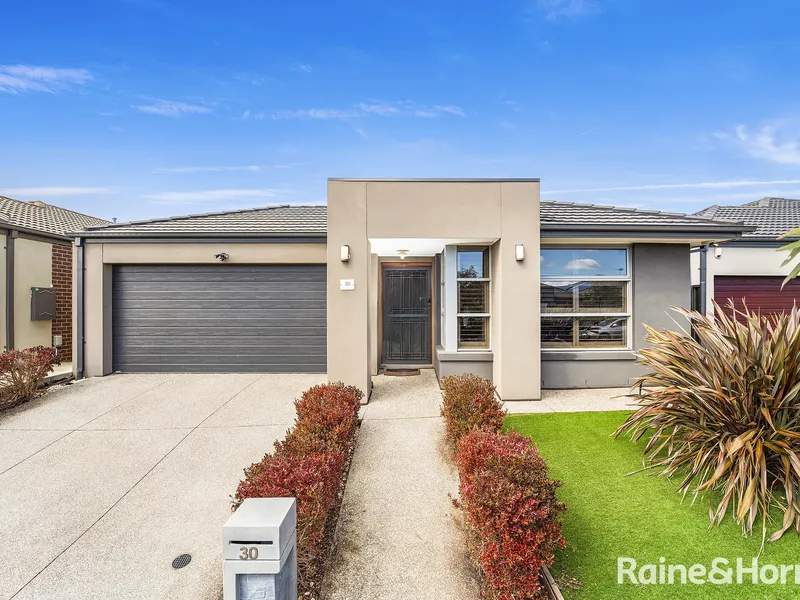 Beautiful Family Abode in a Prime & Pristine Location .. !