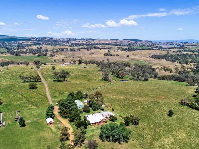 Rosyth - Historic circa 1926 Homestead Plus New Owner's Residence