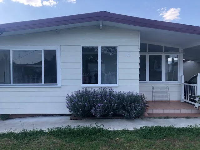 CLOSE TO SHOPS AND SCHOOL