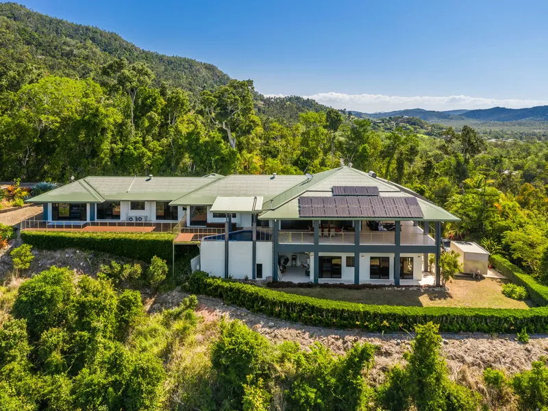 Grand Residence With Incredible Views And Ultimate Privacy 