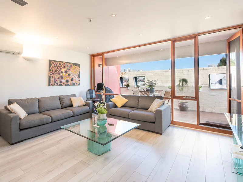 Magnificent top floor apartment in a prized Fitzroy position