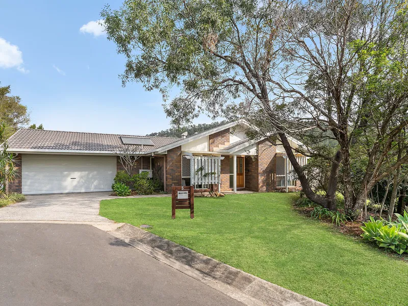 Supremely positioned low-set home in leafy locale with stunning vistas