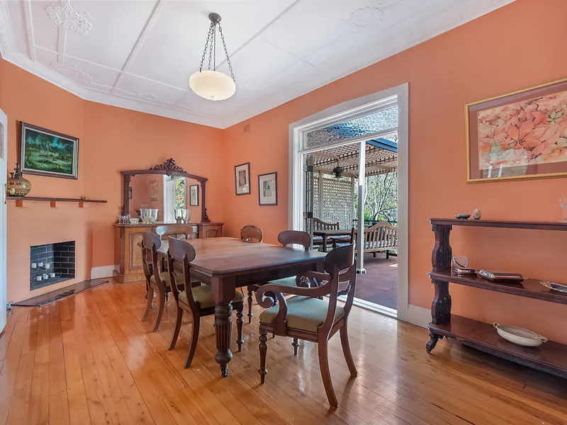 Beautiful family home with formal & casual living areas