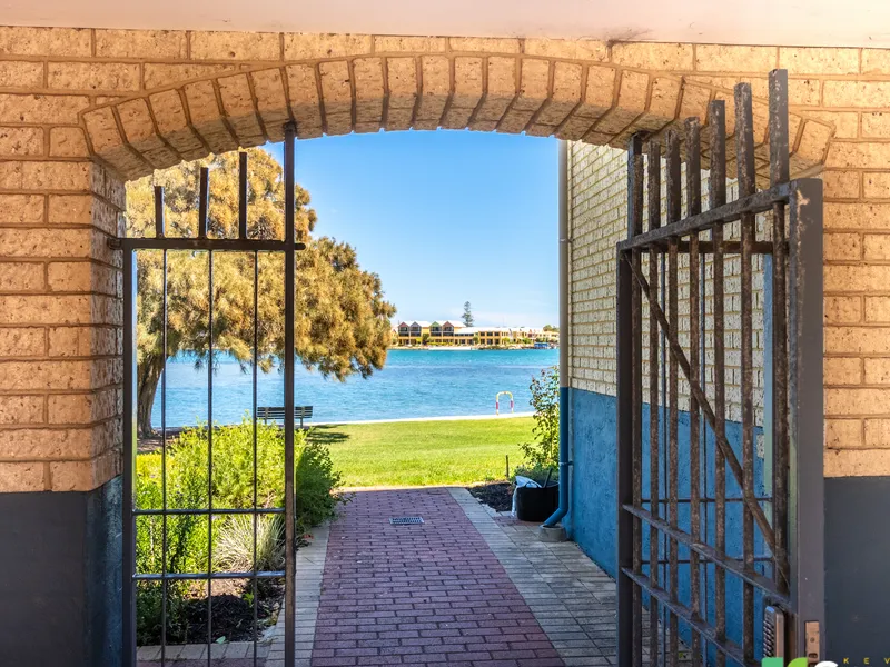 Waterside living - Secure Townhouse in Soldiers Cove