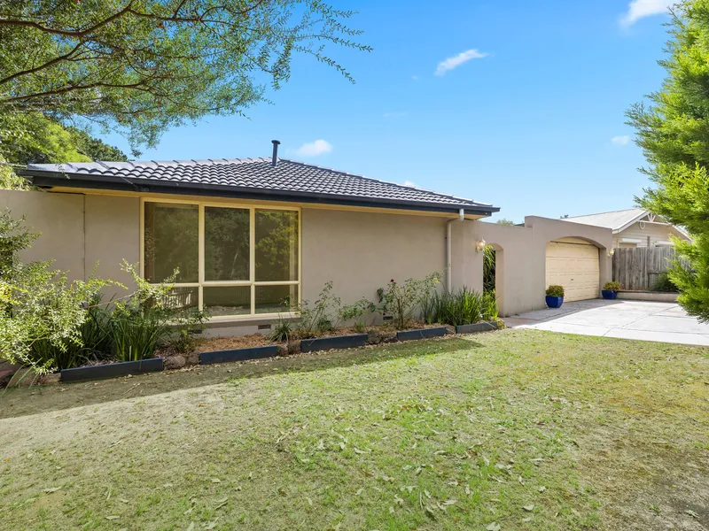 THE BRIEF: TOP QUALITY WITH LARGE GARAGE