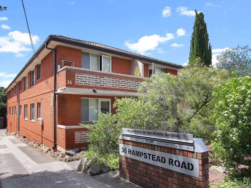 PERFECTLY POSITIONED AND SPACIOUS GROUND FLOOR APARTMENT