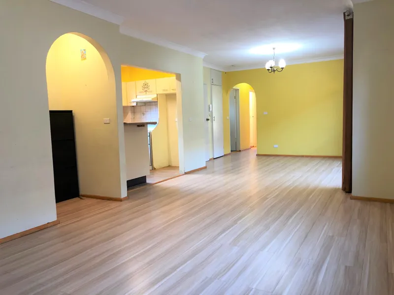 Centrally located from Park, Hospital and Train Station..