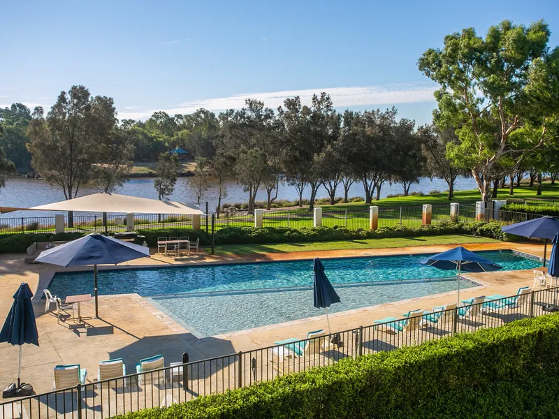 Unique Riverside 2x2 Apartment