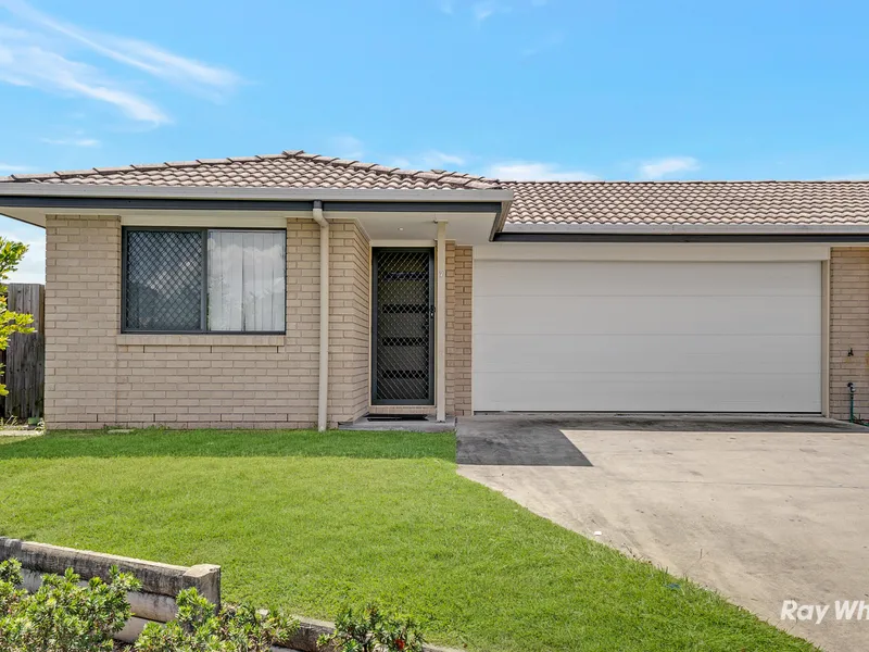LOWSET TOWNHOUSE WITH DOUBLE GARAGE - $370PW RETURN!