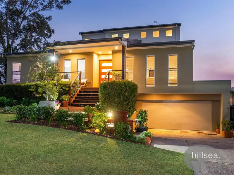 UNPRECEDENTED 3 TIER HOME, IDEAL FOR ENTERTAINING, WITH VIEWS ON ALL LEVELS SPANNING FROM HOPE ISLAND TO SURFERS PARADISE