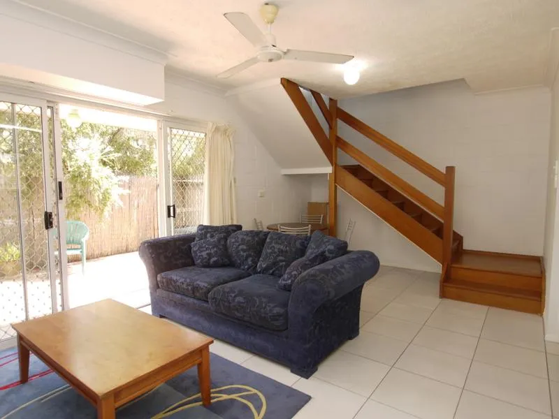 FULLY FURNISHED TOWNHOUSE - AVAIL. 14TH APRIL 