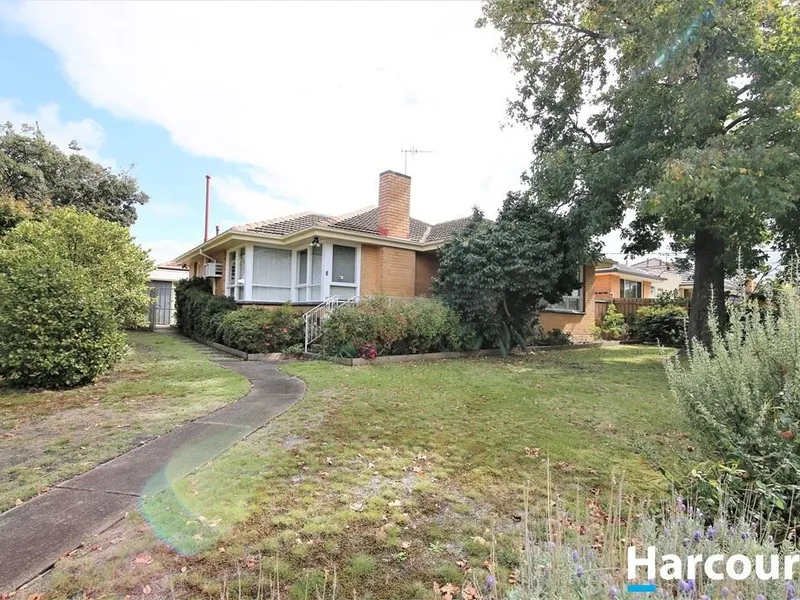 Three-bedroom family home in friendly neighbourhood!