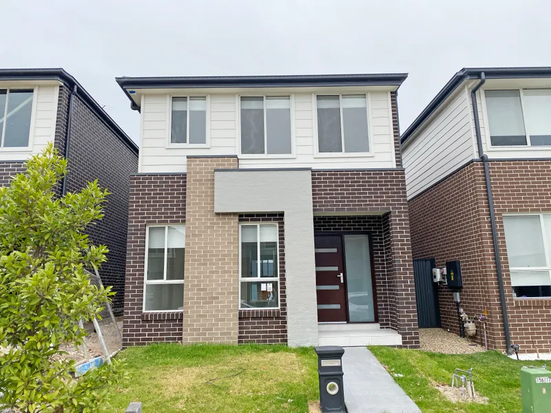 Brand New Family Home | Timber floorboard | Solar System