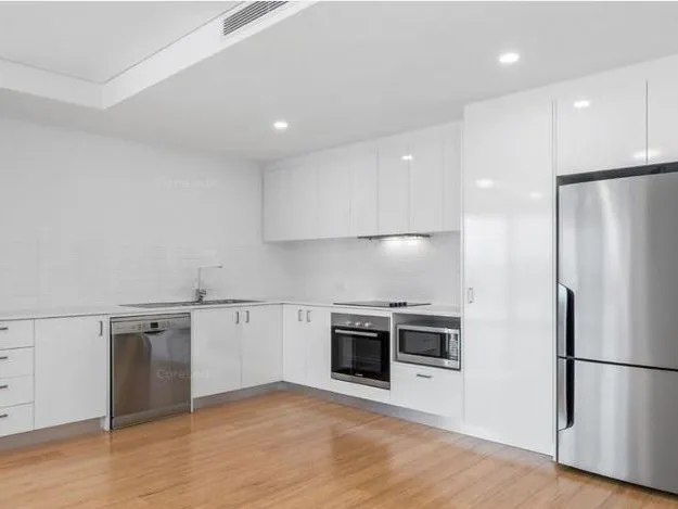 2 Bed 1 Bath with Spacious Balcony