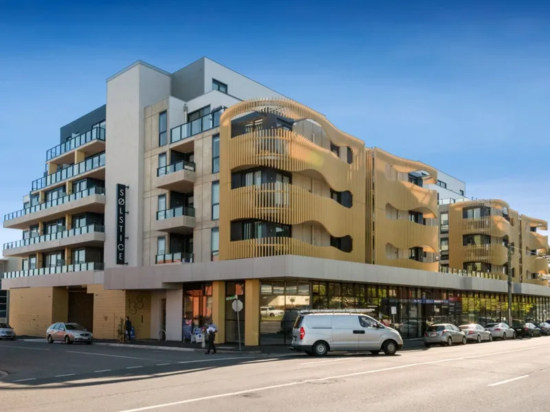 Brand new 2 bedrooms apartment in a prime location.Fridge, washer and dryer included.