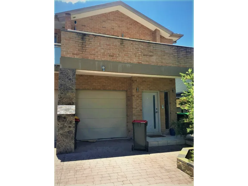 Style & Quality - 5 Bedroom Duplex Sure to please!