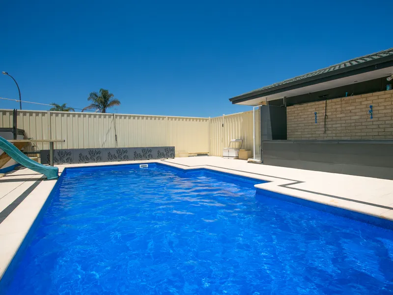 MAKE A SPLASH THIS SUMMER !!!